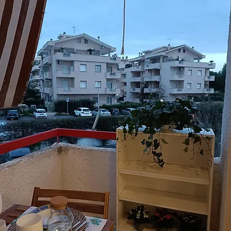 C E G House