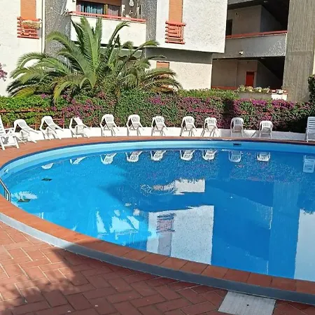 C E G House